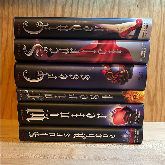 The Lunar Chronicles by Marissa Meyer BUNDLE - Picture 2 of 16